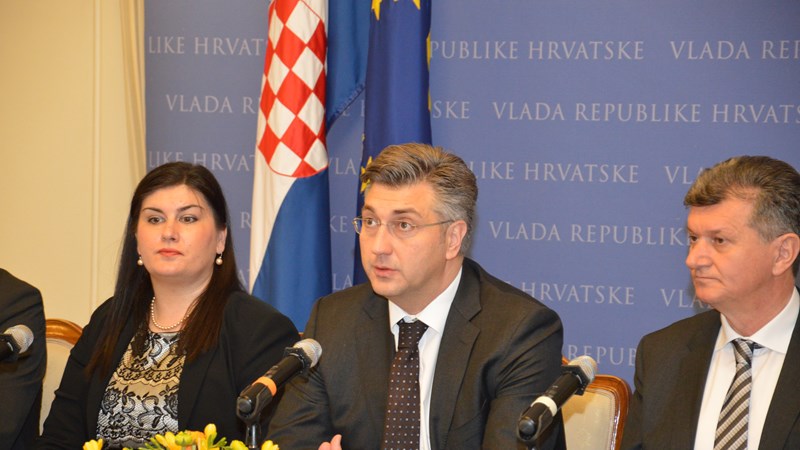 12 grant contracts signed for upgrading of day hospitals